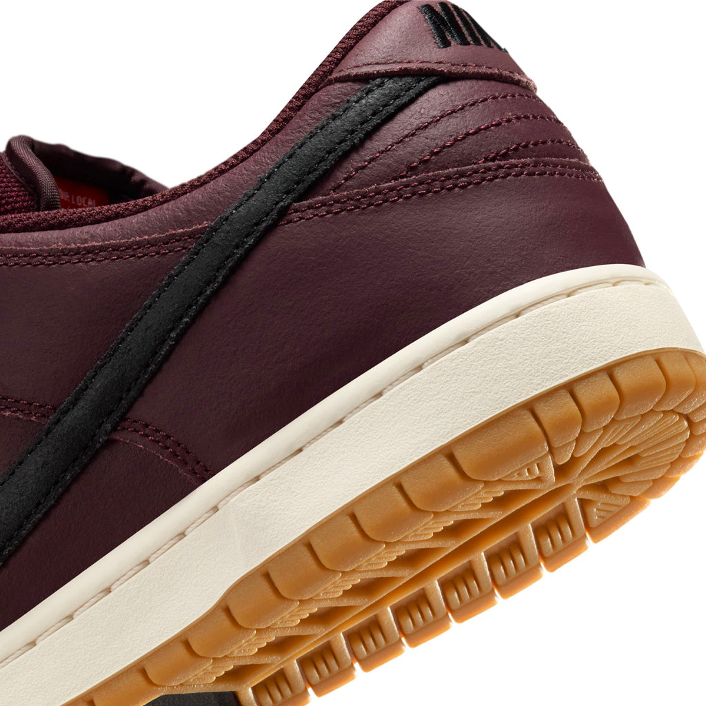 NikeSB_DunkLowProISO_burgundycrush_1