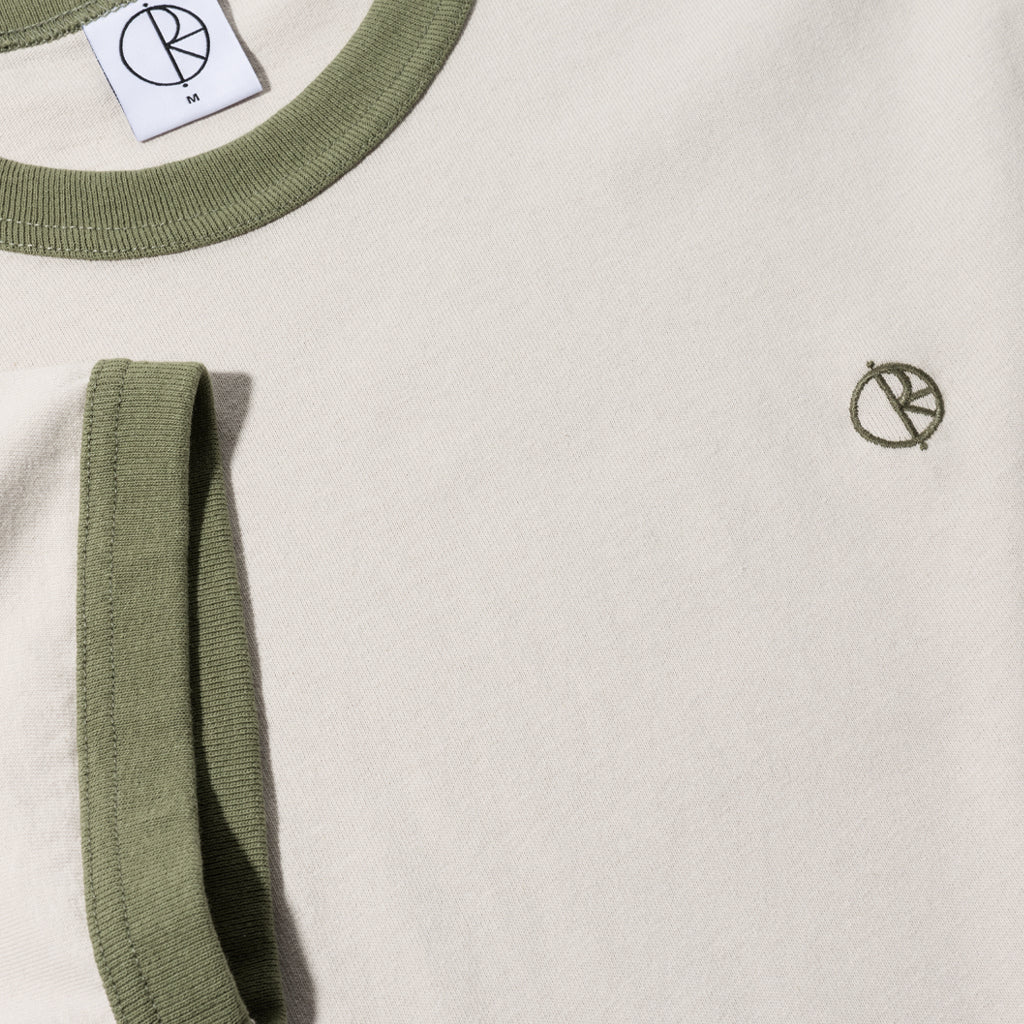 Polar_Tee_Ringer_paletaupe_armygreen_detail