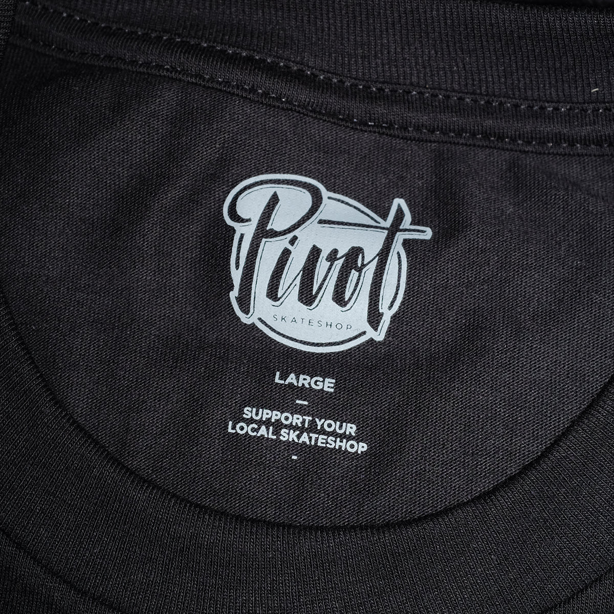 Pivot Skateshop T-Shirt Logo in black/grey
