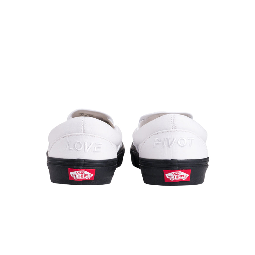 Vans x Pivot - Slip On - white/black - Online Only!