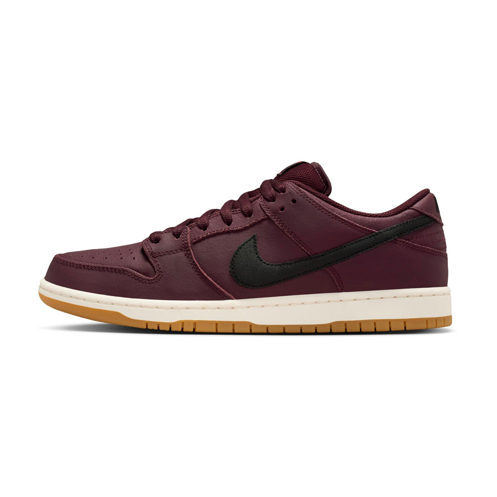NikeSB_DunkLowProISO_burgundycrush_1