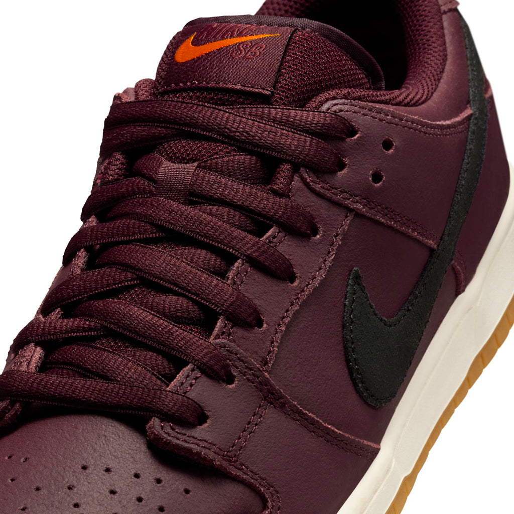 NikeSB_DunkLowProISO_burgundycrush_1