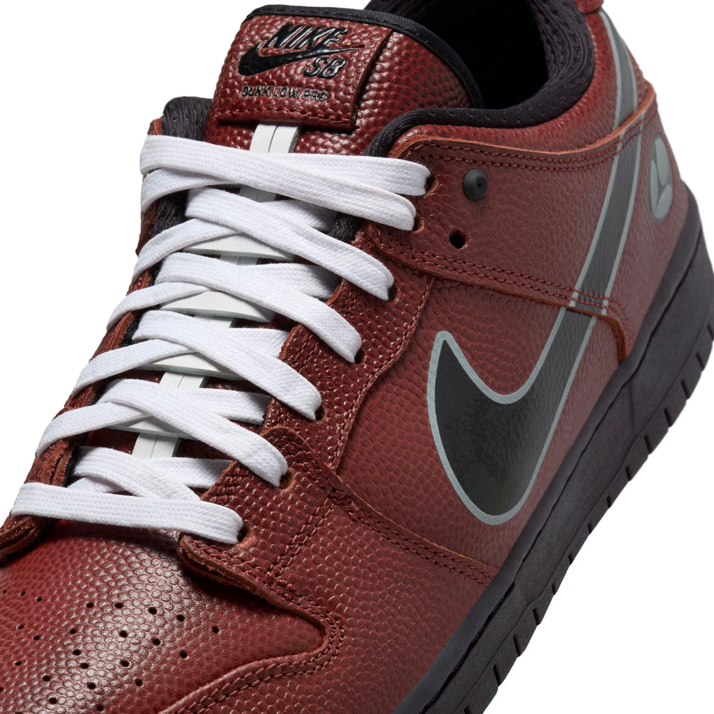 Nike SB x Limosine Skateboards - Dunk Low Pro B - brown/black